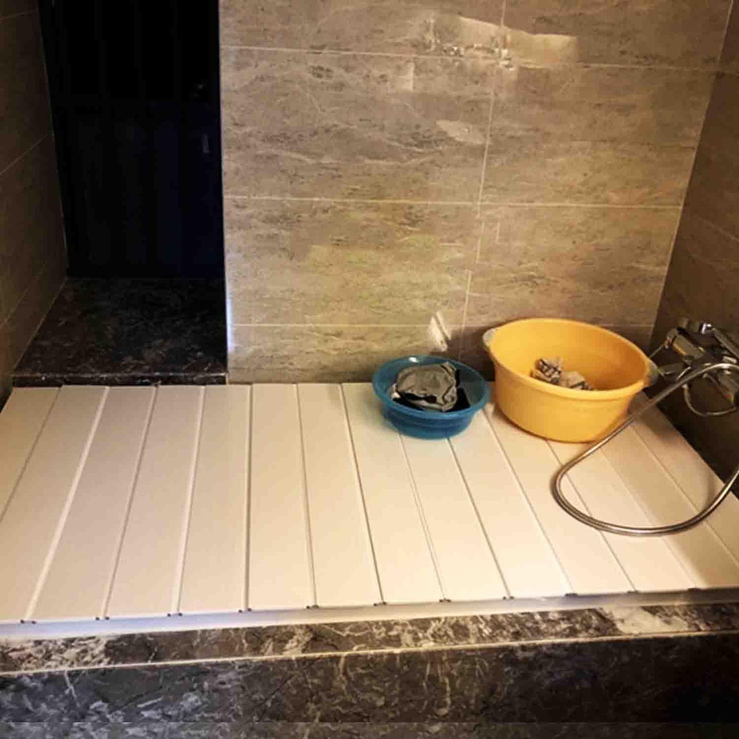 HJJKKH Shutter Bathtub Lid, Foldable Waterproof Bathtub Cover with 0.65cm Thickness, PVC Bathtub Tray, Anti-dust Bathtub Cover Bath Insulation Cover, Store Wine Glass,Books,Tablets,Cellphones