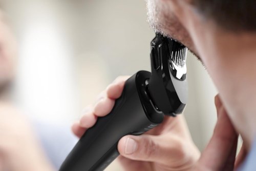 Philips Norelco Shaver 6000 - Rechargeable Wet & Dry Shaver with 2-in-1 Beard Styler & Trimmer | S6600/90