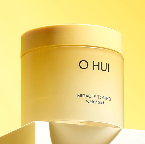 OHUI Miracle Toning Dual Sided Toner Pads - Exfoliating & Soothing | Glowing Skin with Hyaluronic Acid & Vitamin C