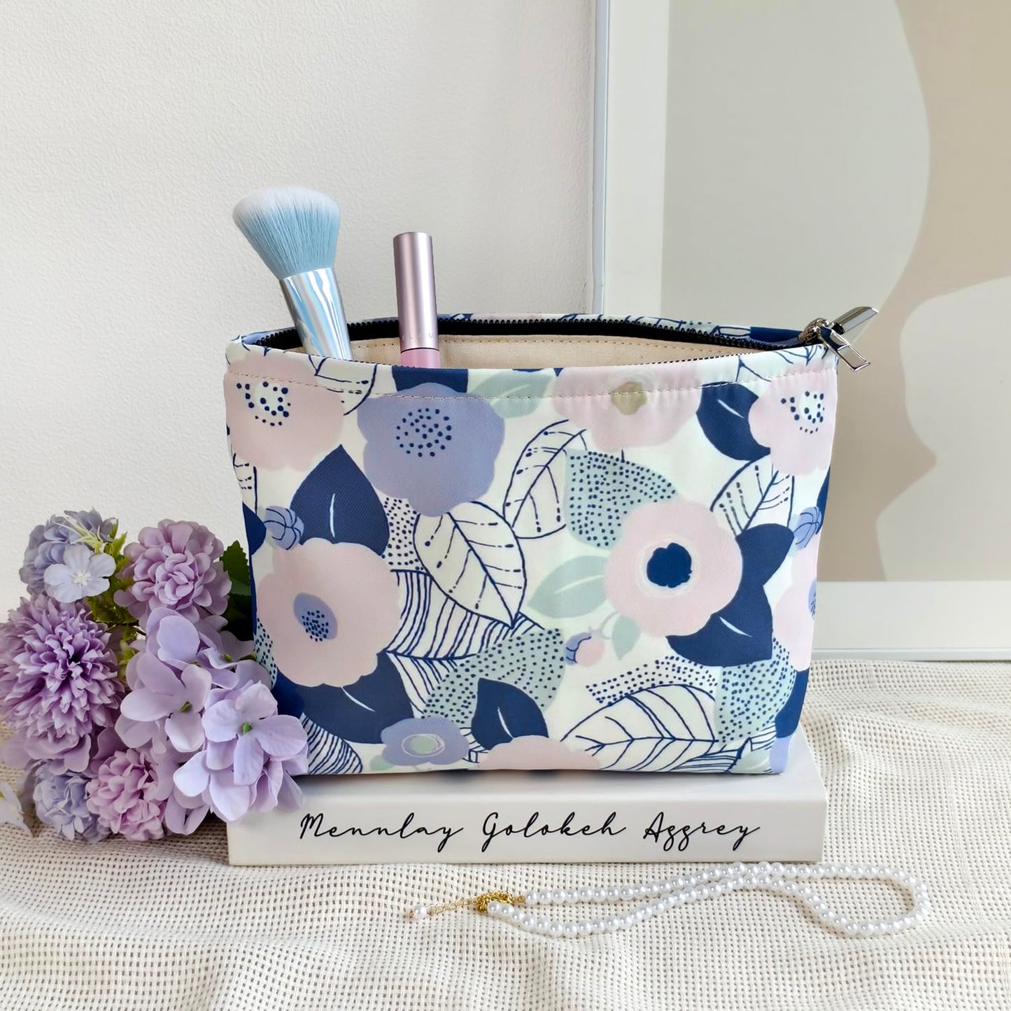 STARDW Aesthetic Floral Makeup Bag Cute Small Cosmetic Bags for Women Girls, Travel Toiletry Bag Large Capacity Zipper Makeup Pouch, Purse Organizer Pouches (Abstract Flowers)