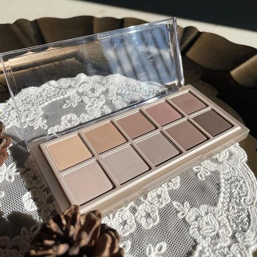 Erinde Matte Eyeshadow Palette - 10 Stunning Colors | Ultra-Blendable, Long-Lasting Shades for Mature Skin