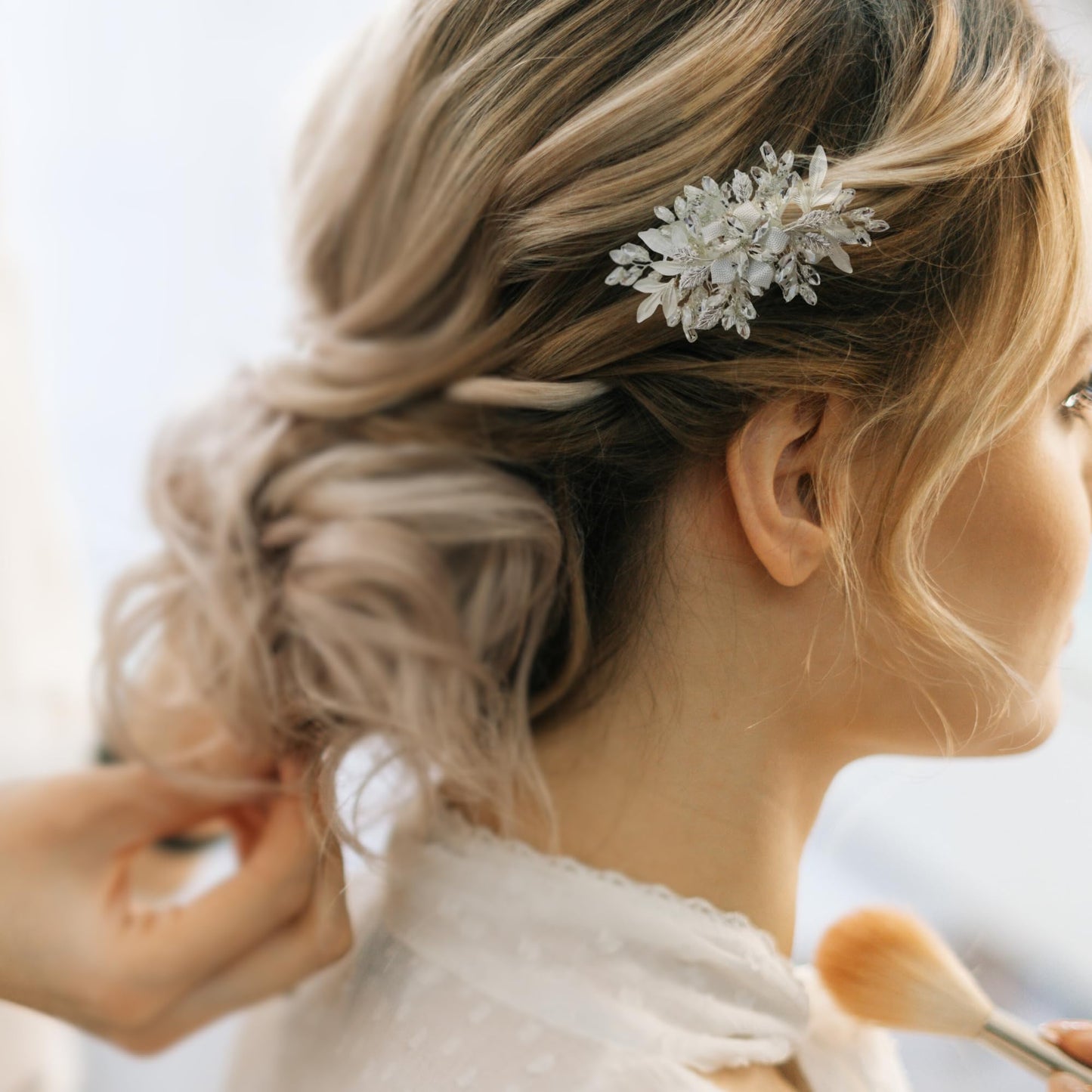 VMila Wedding Pearl Hair Comb Wedding Hair Comb Bridal Hair Accessories Pearl Flower Hair Accessories For Women Girls Wedding Hair Accessories (White silver)