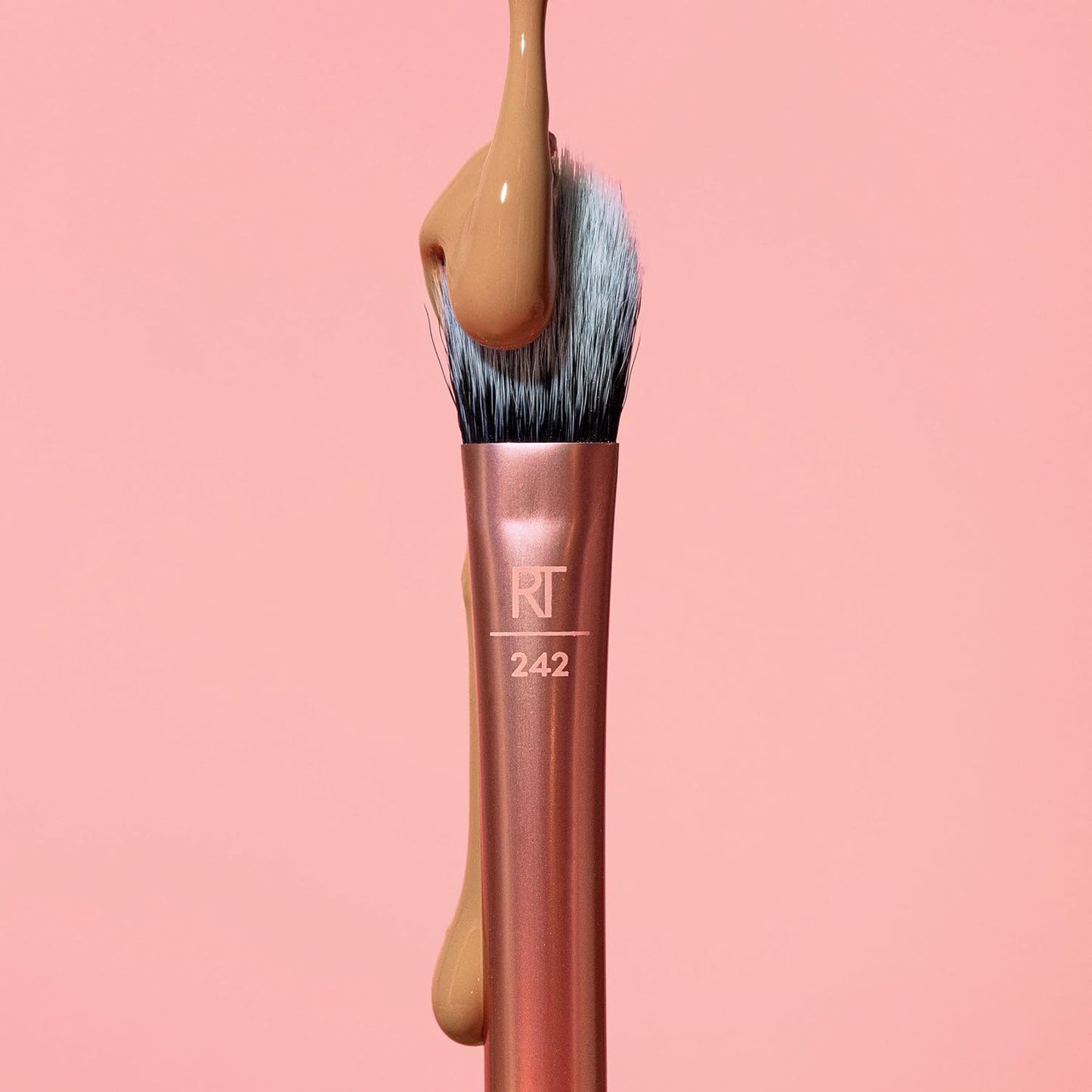 Real Techniques Expert Concealer Brush, Conceal Under Eyes & Cover Blemishes, Makeup Brush For Blending Liquid & Cream Concealer, Brighten Dark Circles, Cruelty-Free, Soft Bristles, 1 Count