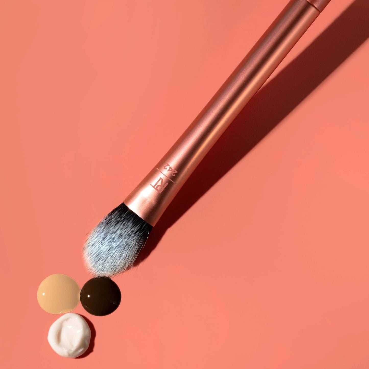 Real Techniques Expert Concealer Brush, Conceal Under Eyes & Cover Blemishes, Makeup Brush For Blending Liquid & Cream Concealer, Brighten Dark Circles, Cruelty-Free, Soft Bristles, 1 Count
