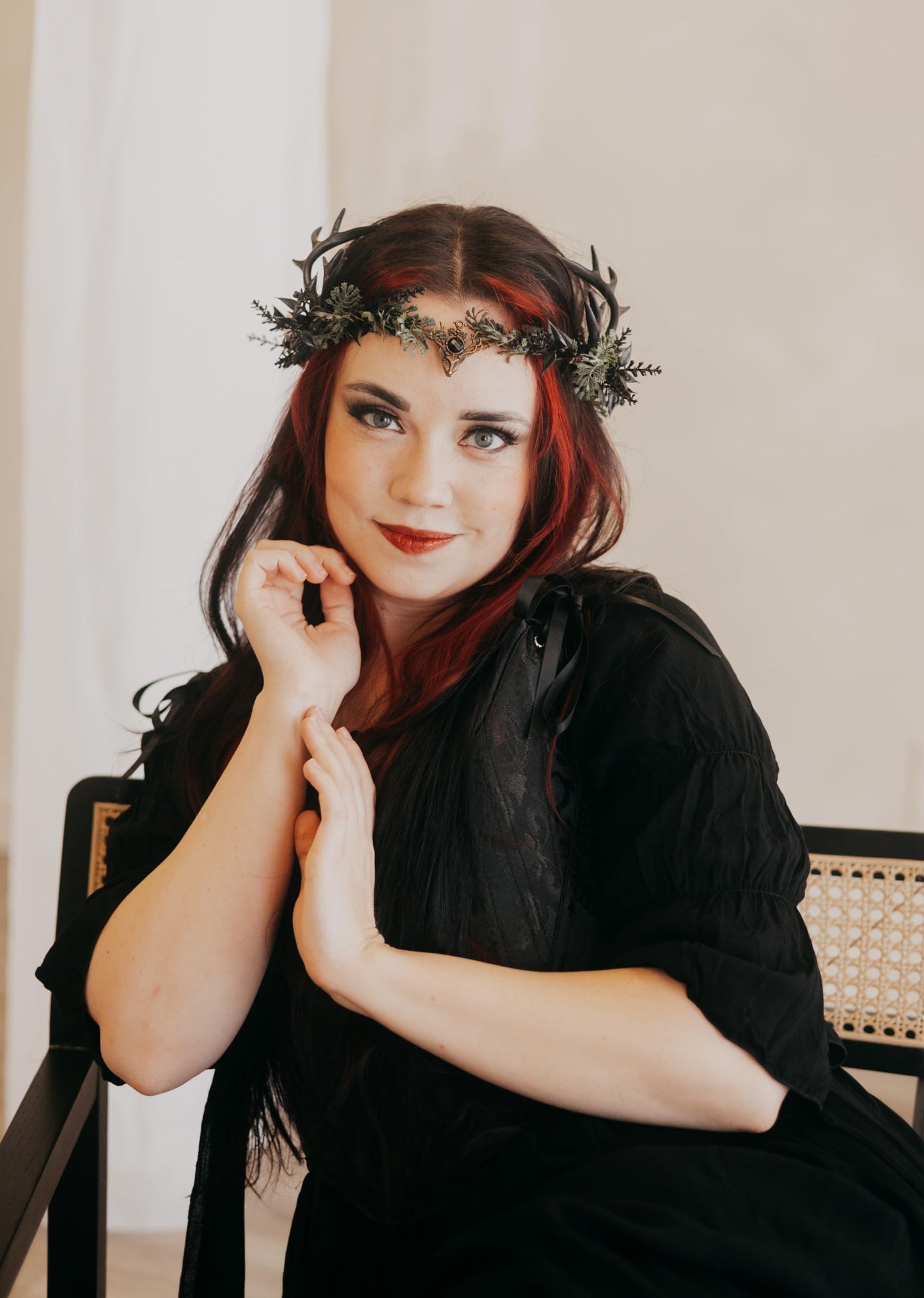 MOSTORY Light up Elf Crown - Black Antler Headpiece Gothic Flower Circlet Elven Woodland Tiara for Women Renaissance Fair Cosplay Halloween Costume Photo Shoot