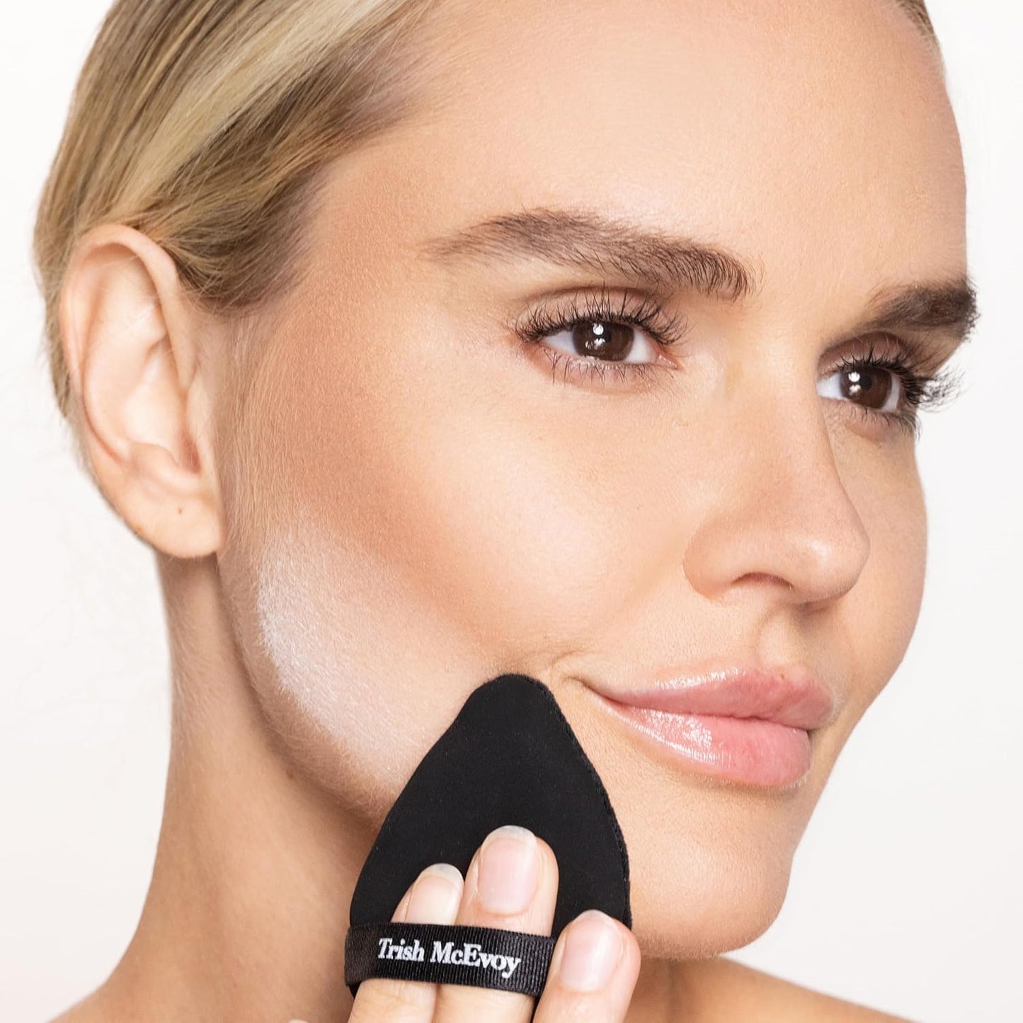 Trish McEvoy Translucent Finishing Powder - Flawless Matte Finish | Lightweight & Long-Lasting