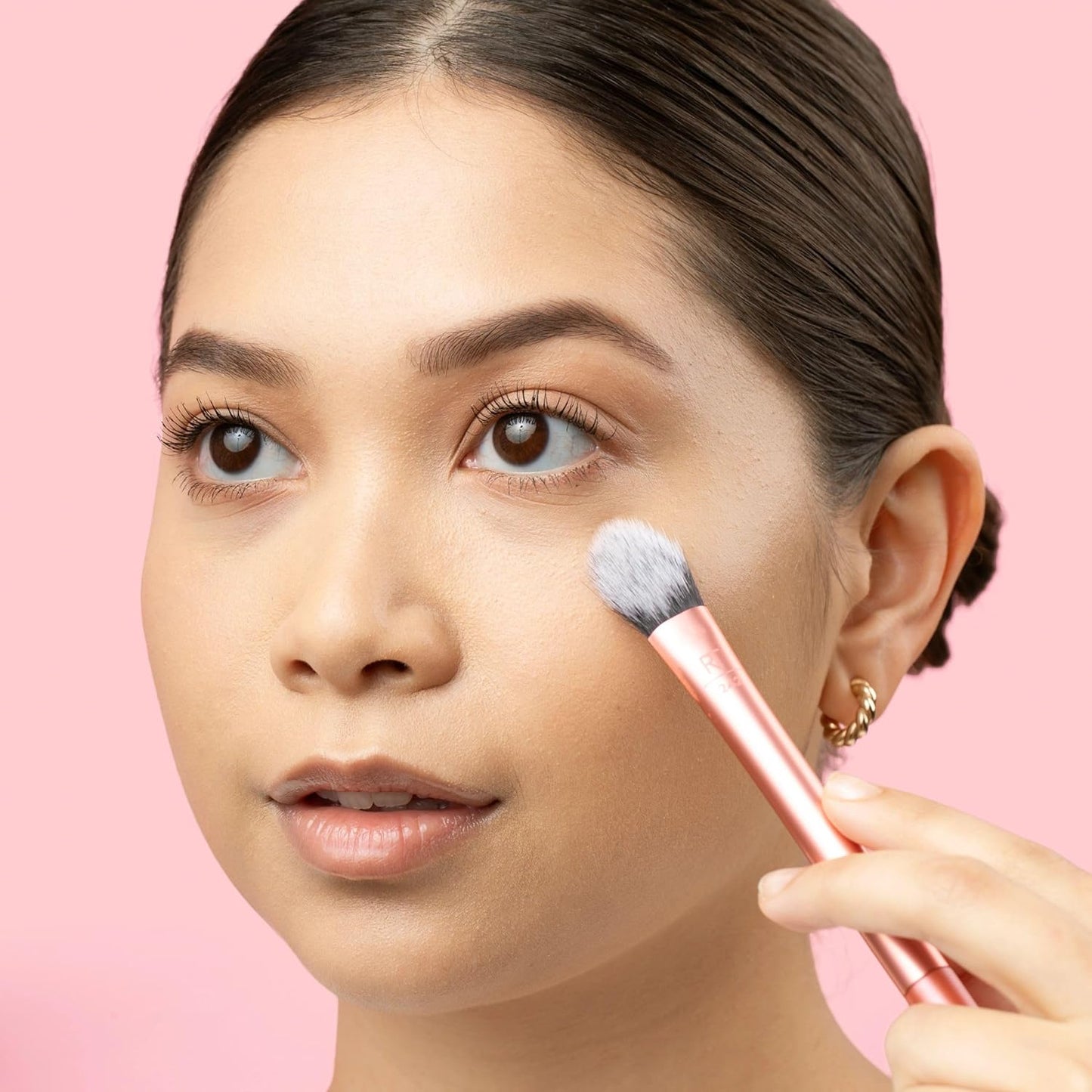 Real Techniques Expert Concealer Brush, Conceal Under Eyes & Cover Blemishes, Makeup Brush For Blending Liquid & Cream Concealer, Brighten Dark Circles, Cruelty-Free, Soft Bristles, 1 Count
