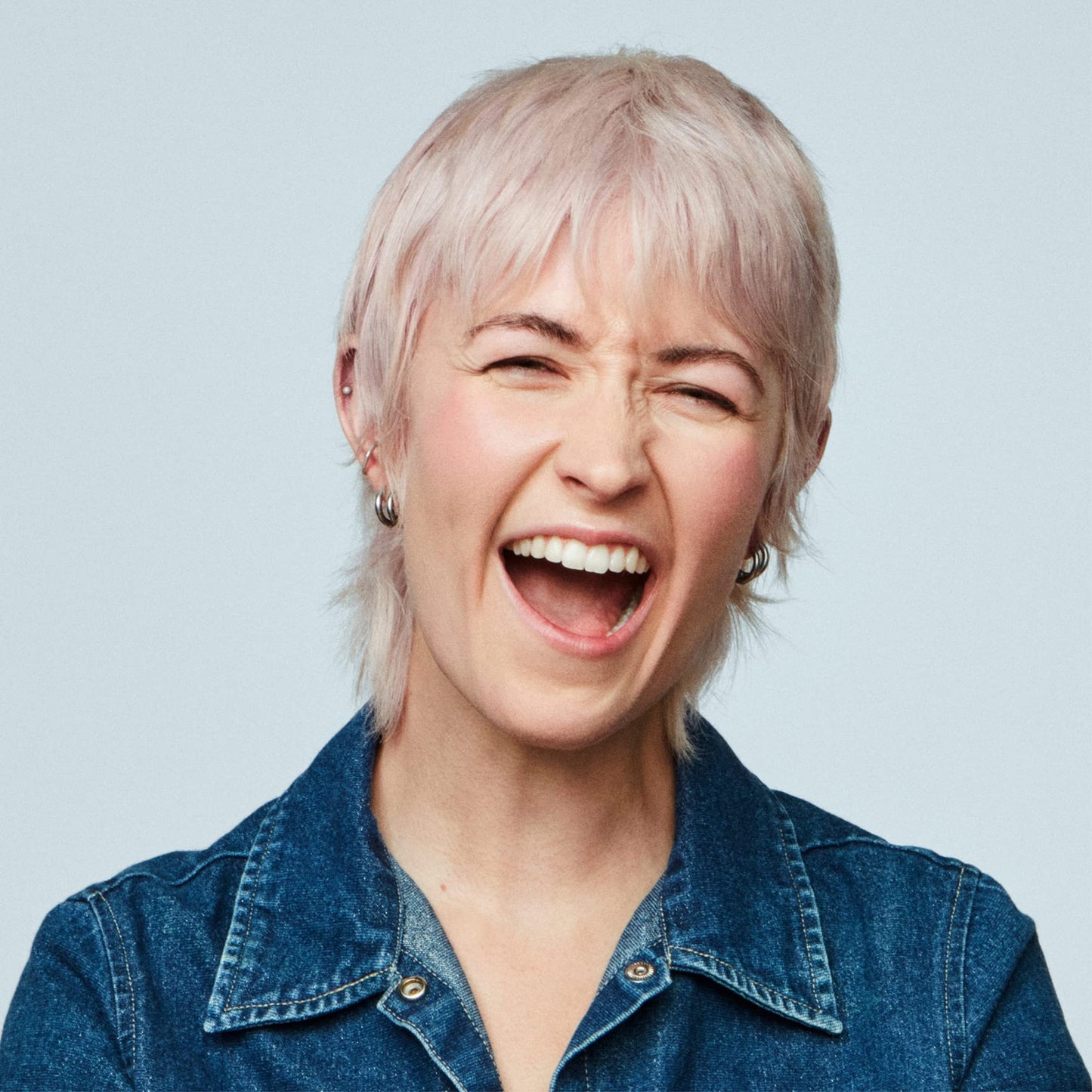 Bleach London Pearlescent Conditioner - Vegan & PETA-Approved - Iridescent Purple Toning Formula, for Blonde Hair, Fights Brassiness, Achieve a bright Blonde Tone - Paraben Free - (250 ml)