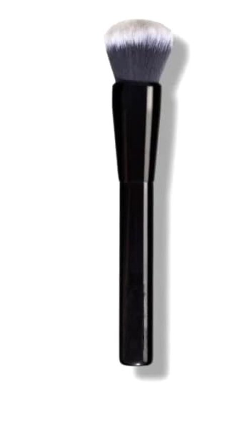 IL-MAKIAGE Blending Brush #100 - Travel-Friendly Design in Sleek Black for Flawless Application