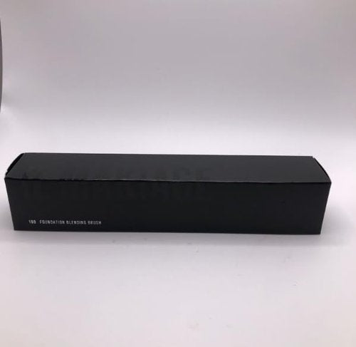 IL-MAKIAGE Blending Brush #100 - Travel-Friendly Design in Sleek Black for Flawless Application