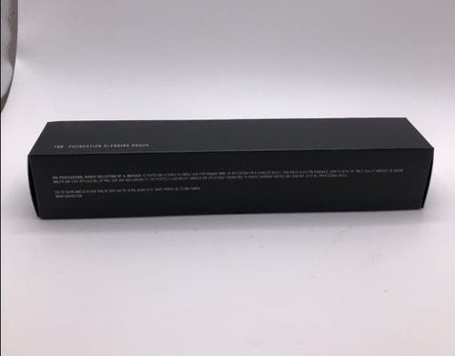 IL-MAKIAGE Blending Brush #100 - Travel-Friendly Design in Sleek Black for Flawless Application