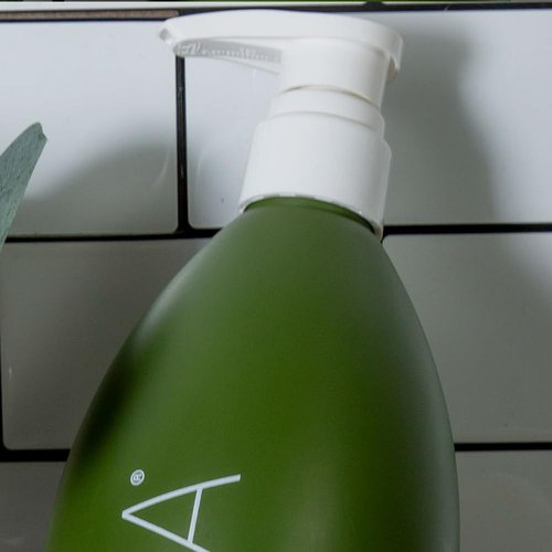 Loma Hair Care Liter Pump - Professional Quality Hair Care Solution | Ideal for Salon Use