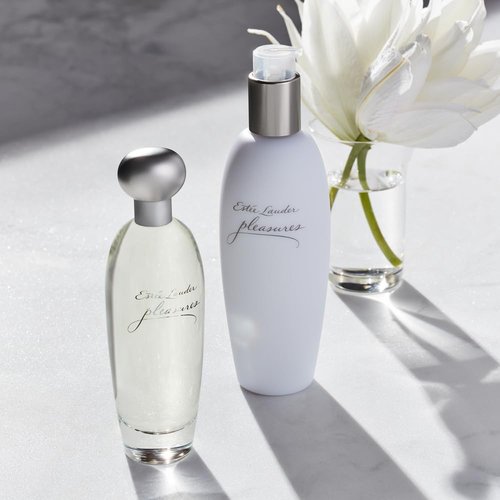 Estée Lauder Pleasures Eau de Parfum Spray with Notes of Lilies, White Peonies & Jasmine | Perfumes for Women, 3.4 Fl Oz