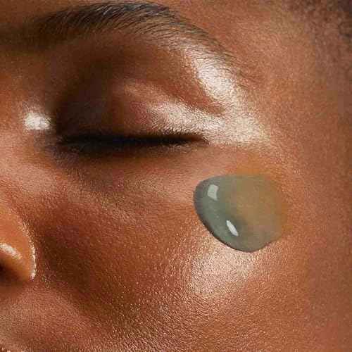 Clarins Total Eye Contour Gel | Cooling Eye Gel | Visibly Reduces Dark Circles and Puffiness | Refreshes, Hydrates and Soothes | Blend Of Natural Ingredients | All Skin Types | 0.6 Ounces