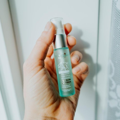 Illuminating Niacinamide + Hyaluronic Antioxidant Glow Toner