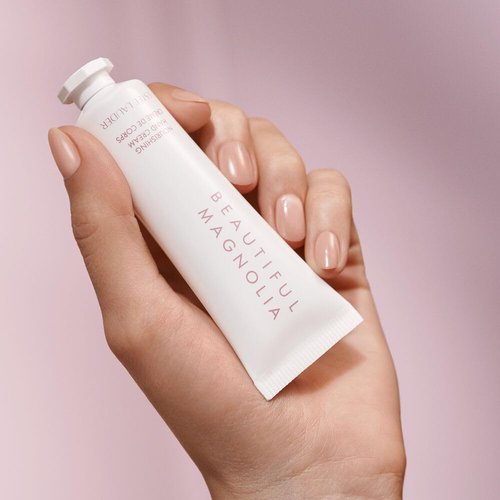 Estée Lauder Beautiful Magnolia Hand Cream - Moisturizing Formula with Lush Magnolia & Warm Woods, 1 Oz