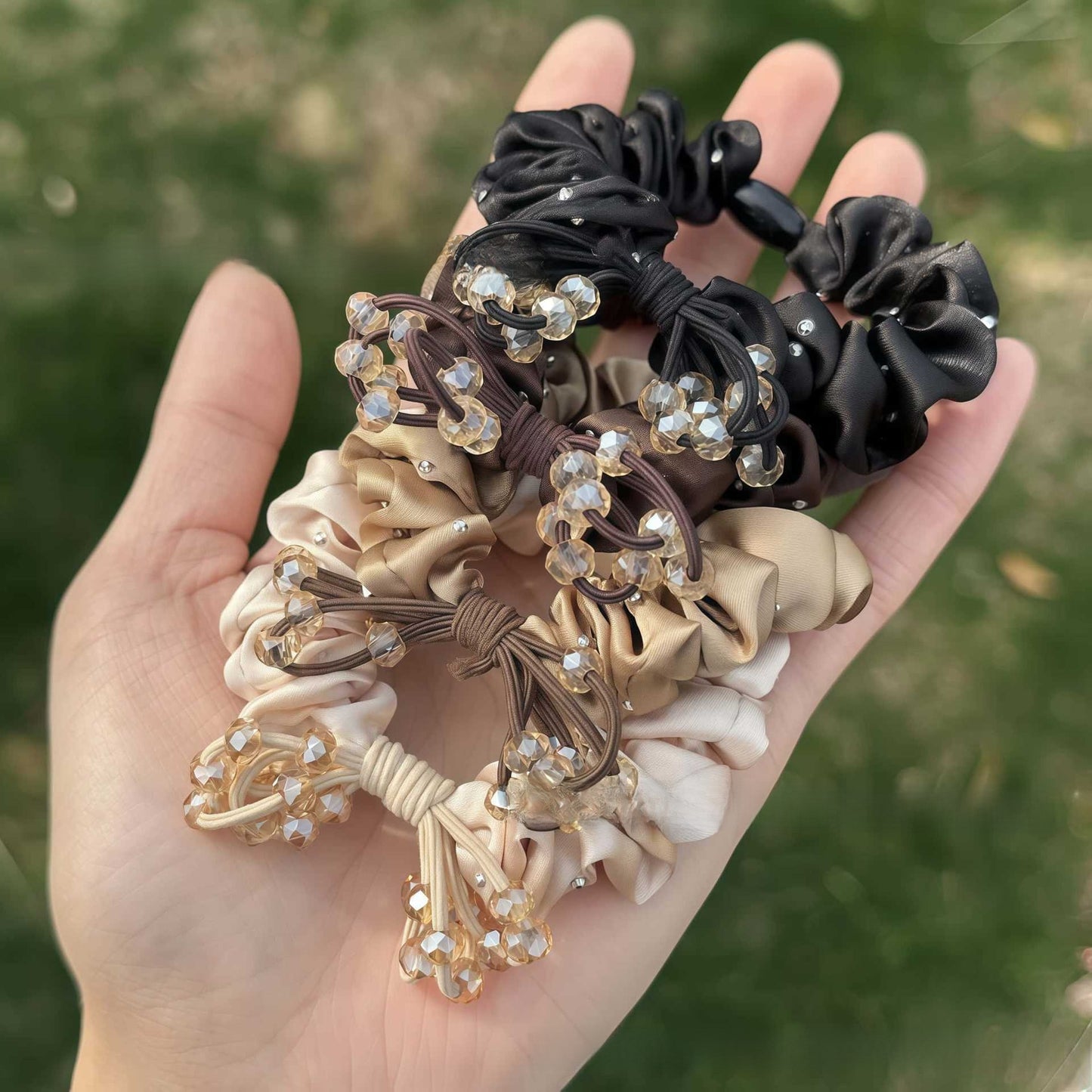 Hair conditioner with pearl hair decorations