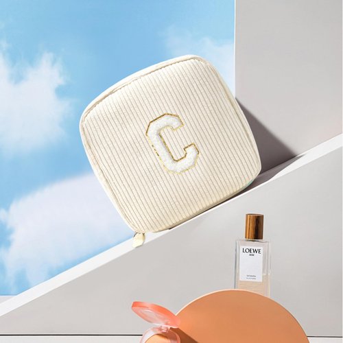 Birthday Gifts for Women Personalized Mini Makeup Bag Cosmetic Bag Travel Toiletry Bag Gifts for Girlfriend Bridal Shower Preppy Stuff for Teen Girls 15 14 13 Year Old Girl Gifts (Letter C, Beige)