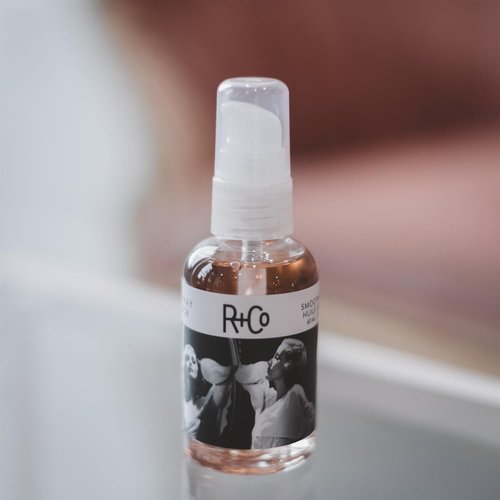 R+Co TWO WAY MIRROR Smoothing Oil – Frizz-Control & Shine-Enhancing Hair Oil, Smooths & Softens Hair, All Hair Types