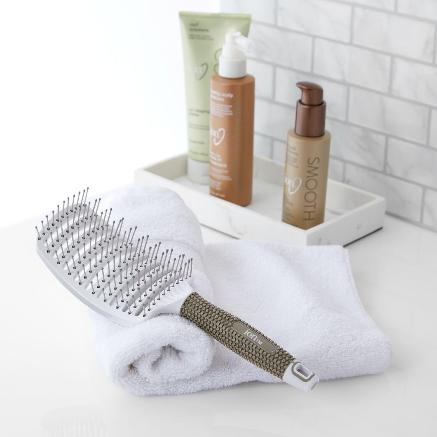Skiennix Ion Blowout Vent Brush - Effortless Styling Tool for Smooth, Shiny Hair