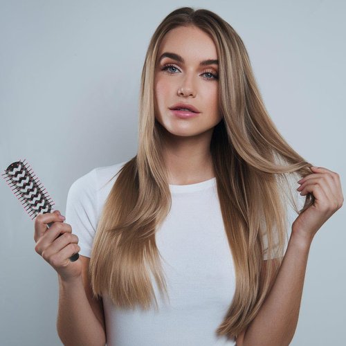 **Cricket Hair Brush - Static-Free Fast Flo Vent for Effortless Blow Drying & Styling | Light Pink**