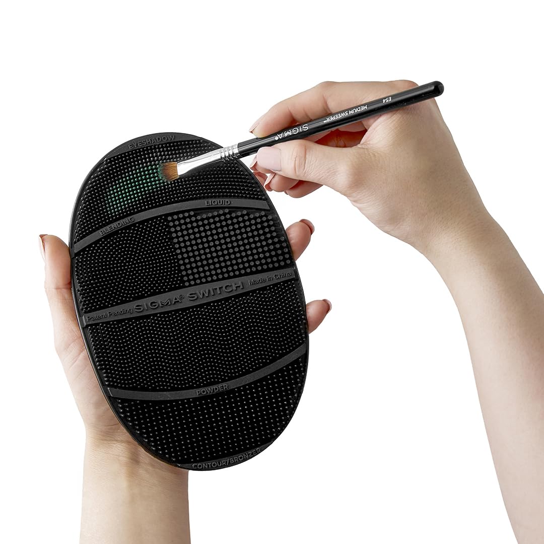 Sigma Beauty Silicone Makeup Brush Cleaner - Switch Shades Effortlessly | Full Size Cleaning Mat