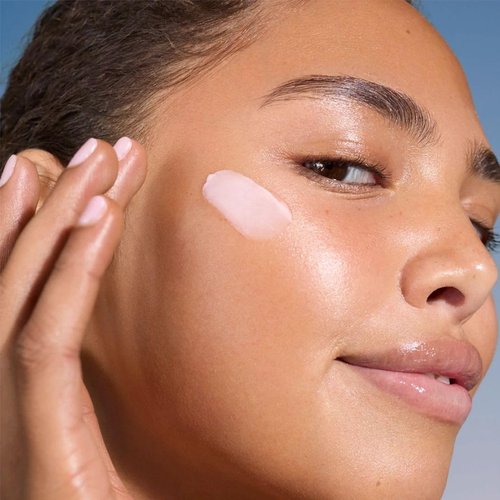 Isle Of Paradise Daily Defense Face Fluid SPF 50 - Lightweight Broad-Spectrum Sunscreen for All Skin Types | 1.69 fl. oz.