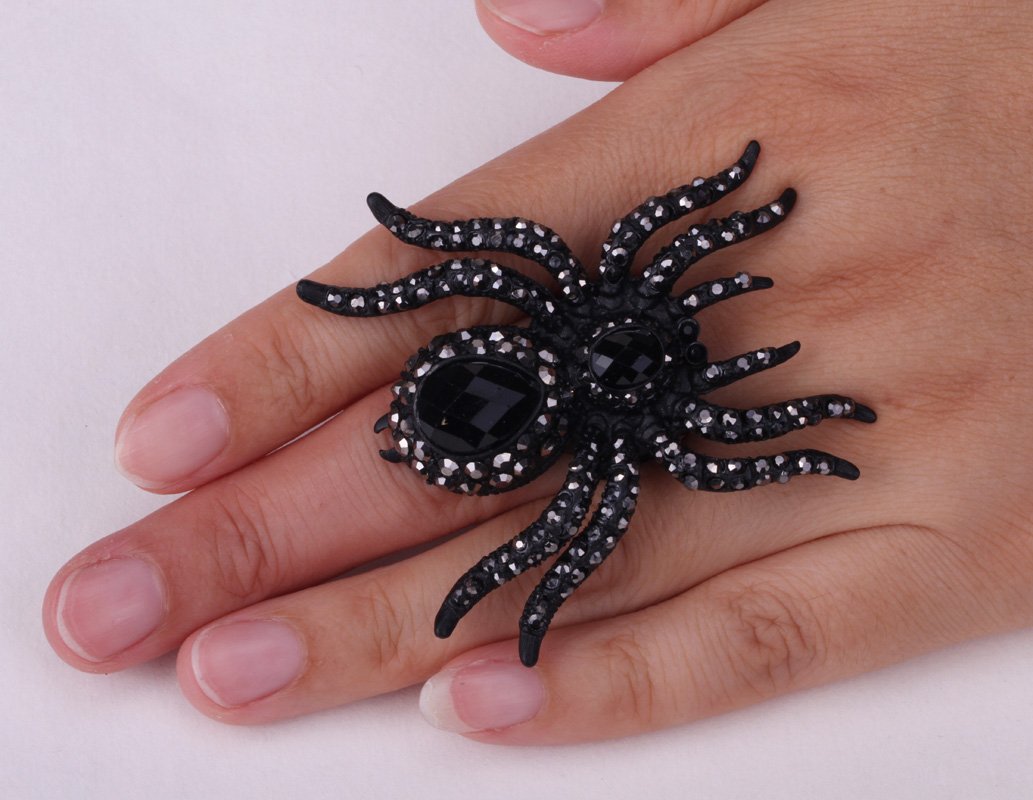 YACQ Women's Spider Stretch Rings Fit Finger Size 6.5 To 9 - Elastic Soft Band Perfect for Arthritis - Silk Scarf Holders - Lead & Nickle Free - 2-1/4 x 2-1/4 Inches - Halloween Costume Accessories