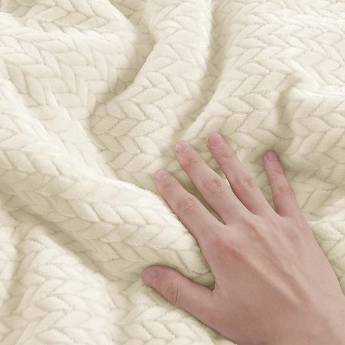 ChiXpace Flannel Fleece Twin Comforter Set - Ultra Soft Furry Beige Leaves Pattern | Cozy Velvet Bedding with 1 Pillow Case