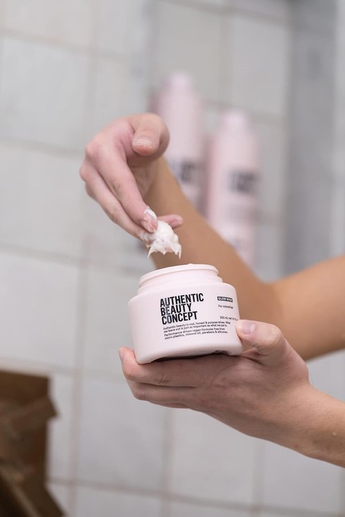 Authentic Beauty Concept Glow Mask - Enhances Softness & Shine for Color Treated Hair | Vegan & Cruelty-Free