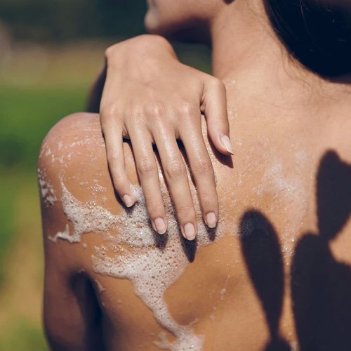 L’OCCITANE Cleansing Bath & Shower Gel - Lavender & Citrus Verbena | Gently Cleanses & Perfumes Skin