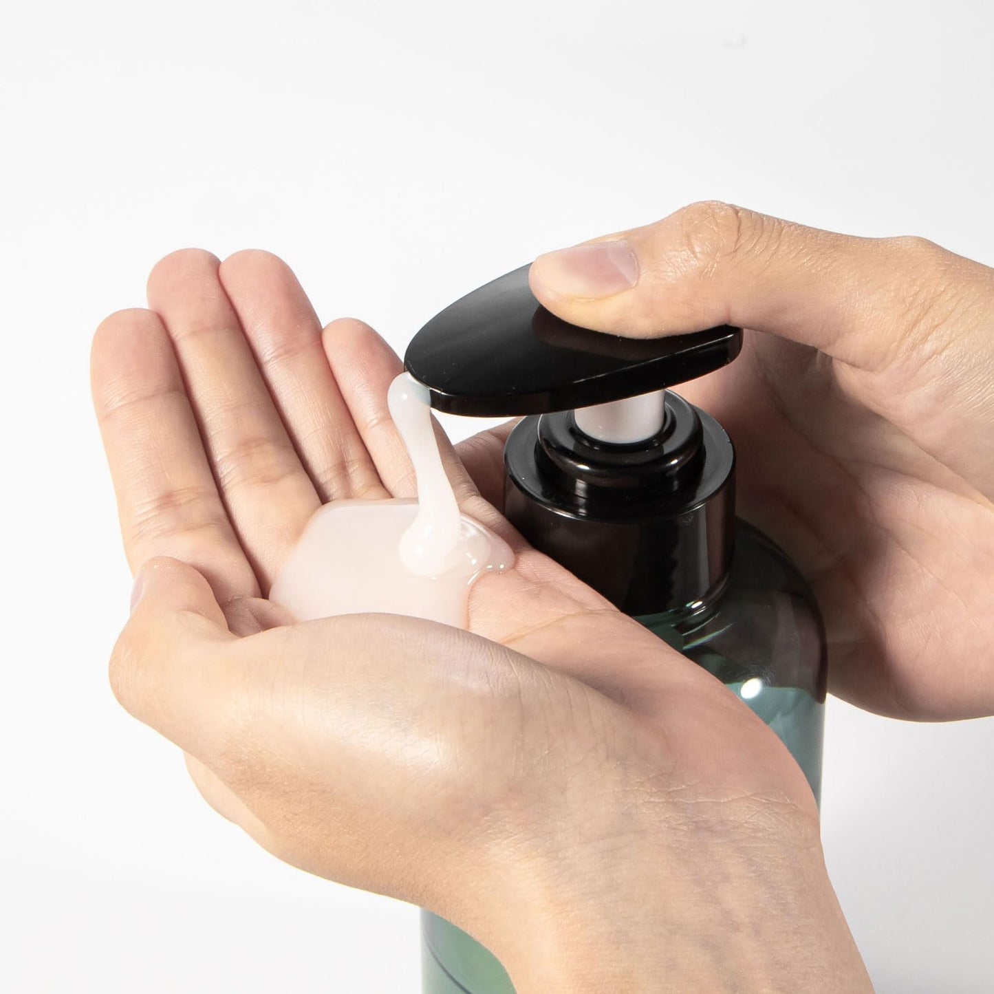 Yebeauty Pump Bottle 10oz, 2 PCS Shampoo Bottles Dispenser with Pump Refillable Containers, 300ml,Clear Blue