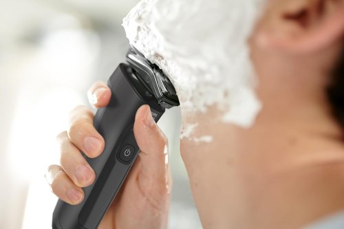 Philips Norelco Shaver 6000 - Rechargeable Wet & Dry Shaver with 2-in-1 Beard Styler & Trimmer | S6600/90