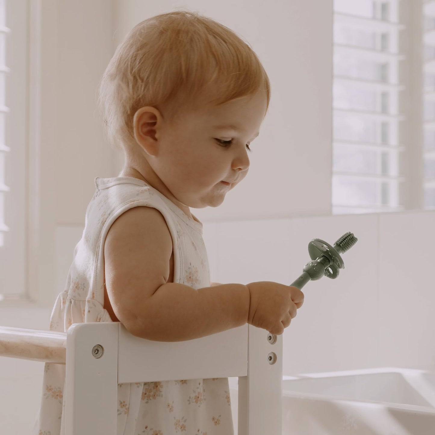 haakaa Infant Toothbrush, Easy to Hold 360° Baby Toothbrush, Train 6month+ Infants Babies and Toddlers for Oral Hygiene, Teether Effect for Sore Gums, 1pc (Pea Green)