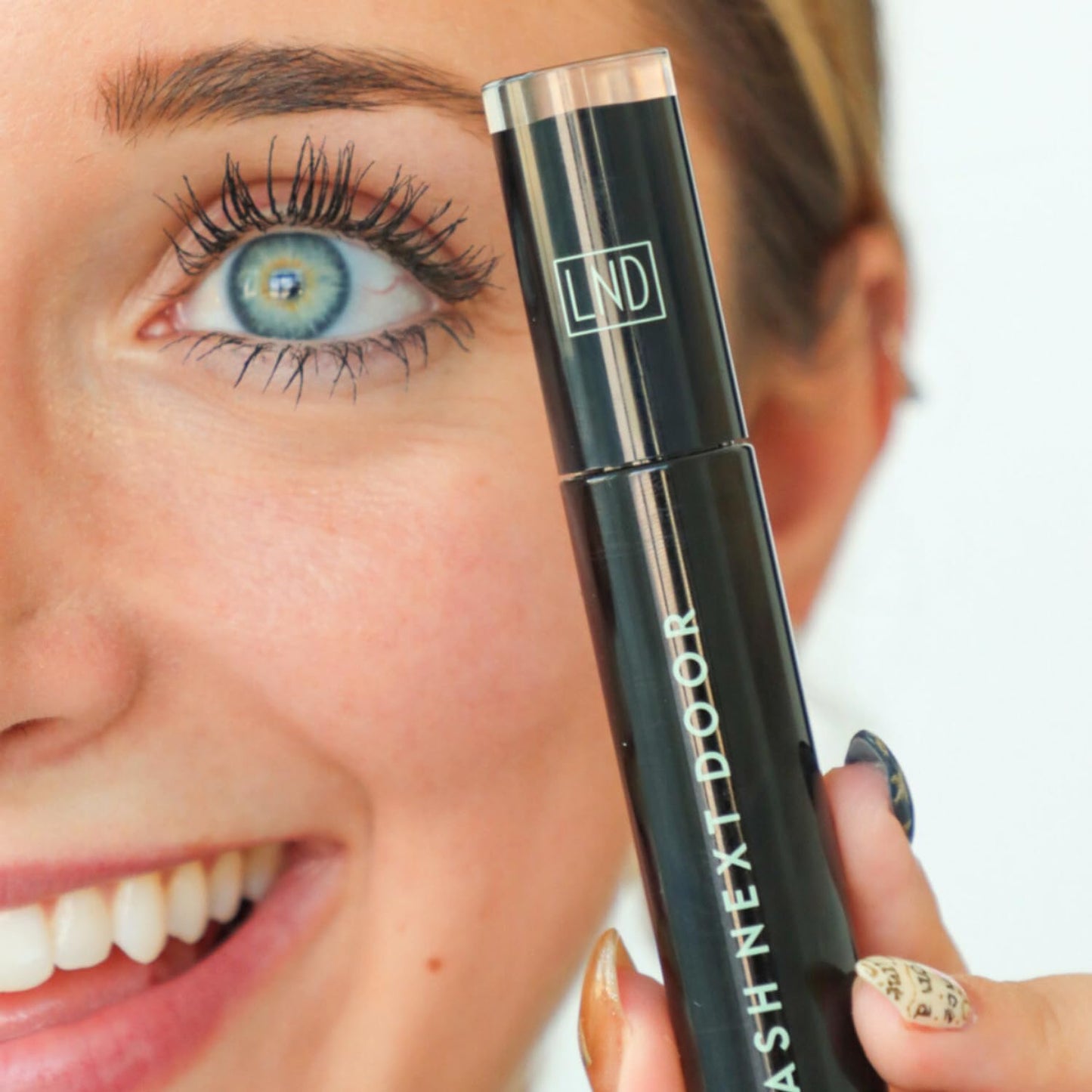 Brooklyn and Bailey Water Resistant Mascara - No Clump Volumizing for Thick, Long Lashes | Black (1 Pack)