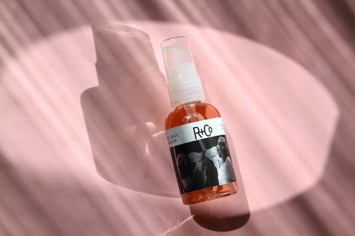 R+Co TWO WAY MIRROR Smoothing Oil - Frizz-Control & Shine-Enhancing Hair Oil for All Hair Types