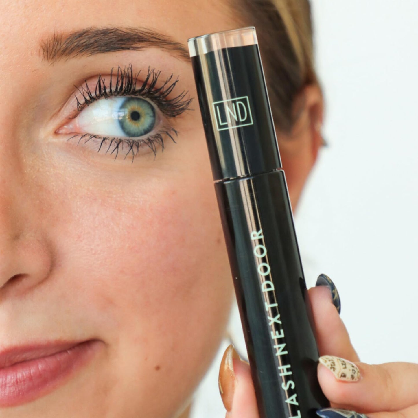 Brooklyn and Bailey Water Resistant Mascara - No Clump Volumizing for Thick, Long Lashes | Black (1 Pack)