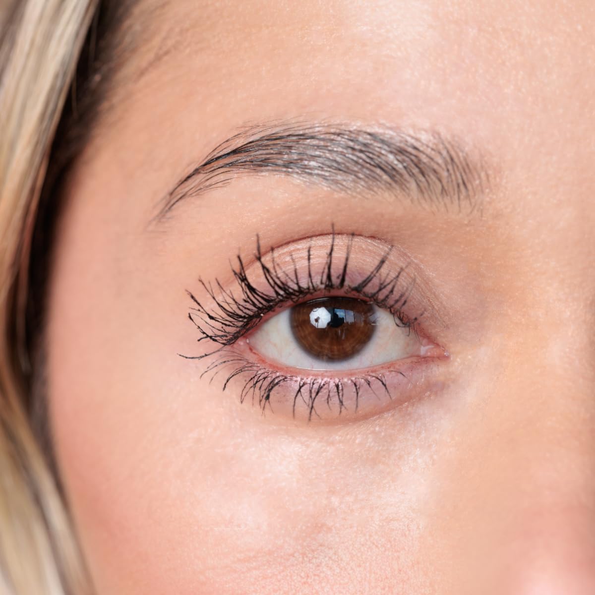 YuYa Cruelty-Free Makeup - Natural Oil Mascara for Long, Voluminous Lashes - Essential for Your Makeup Routine!