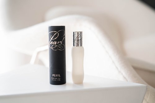 APOTHIA PEARL | Perfume Oil Roll On | Plum Blossom, White Peony, Shiso Leaf, Honeysuckle, Golden Amber | Long-Lasting Alcohol Free Perfume Oil for Women | Non-Toxic Fragrance | Travel Size | 9 ml