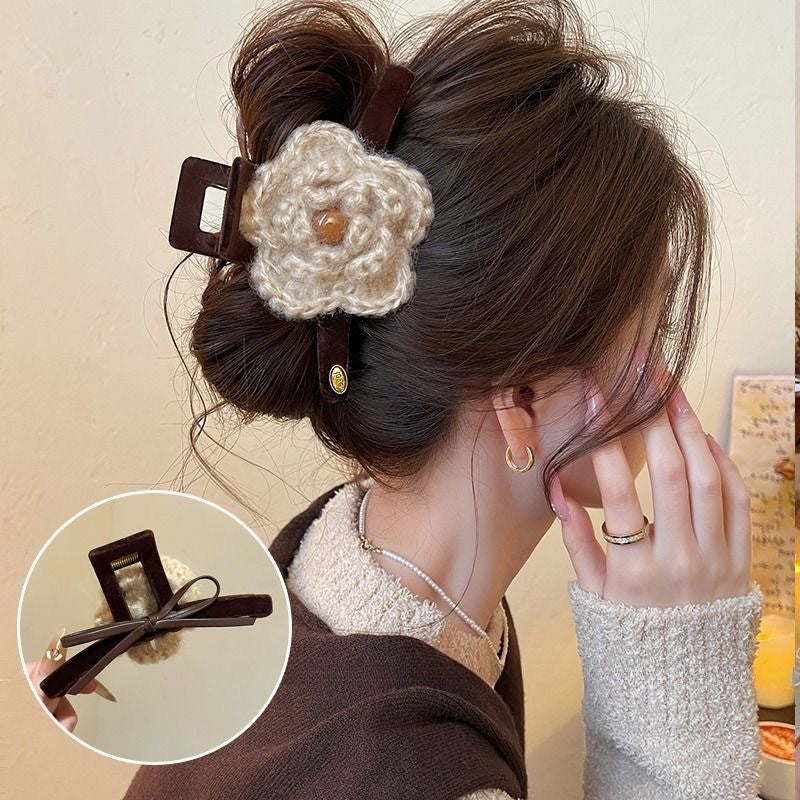 Soft Plush Bow Hair Clip - Elegant Winter Hair Accessory for All Hairstyles