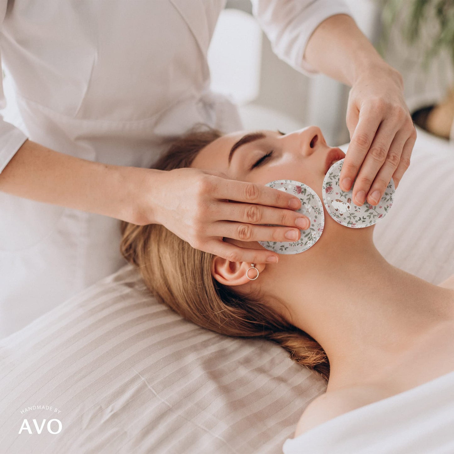 Handmade by AVO - 8 Reusable Pads, Makeup Remover, Quilted Organic Cotton Rounds, Pads Facial Rounds Fabric Pouch Laundry Bag (Rabbit)