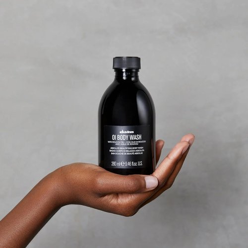 Davines OI Body Wash - Gently Cleansing & Moisturizing for All Skin Types | Hydrates with Roucou Oil, 9.47 Fl Oz