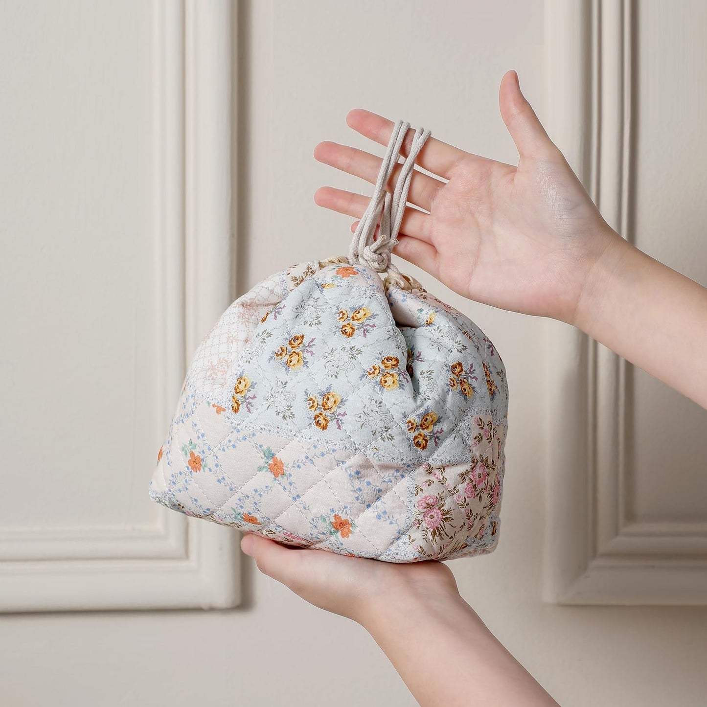 Cotton Quilted Drawstring Makeup Bag with Canvas Lining,Coquette Aesthetic Cute Travel Toiletry Bag,Drawstring Gift Bag for Women and Girls（08Pink Flower）