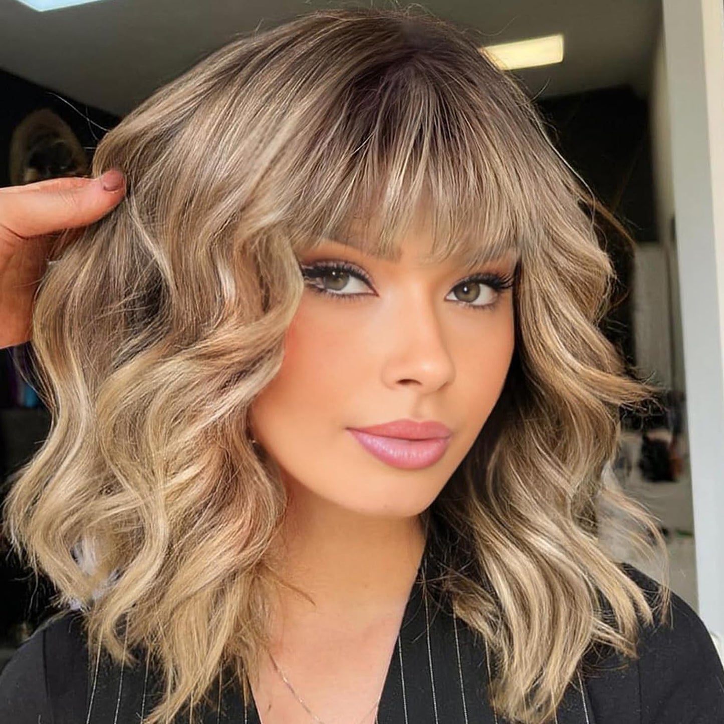 WERD Short Ombre Blonde Wavy Wig for Women Blonde Curly Wavy Bob Wig with Bangs Natural Looking Synthetic Dirty Blonde Wig for Colorful Cosplay