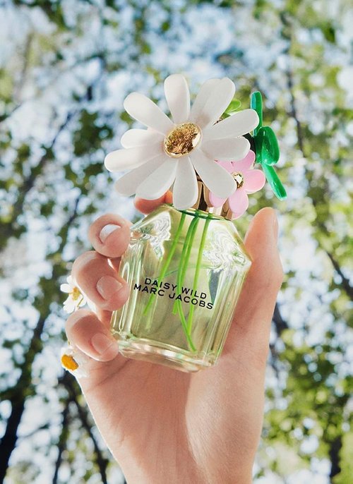 Marc Jacobs Daisy Wild Eau de Parfum - Floral Women's Fragrance with Banana Blossom, Jasmine & Sandalwood - 3.4 oz