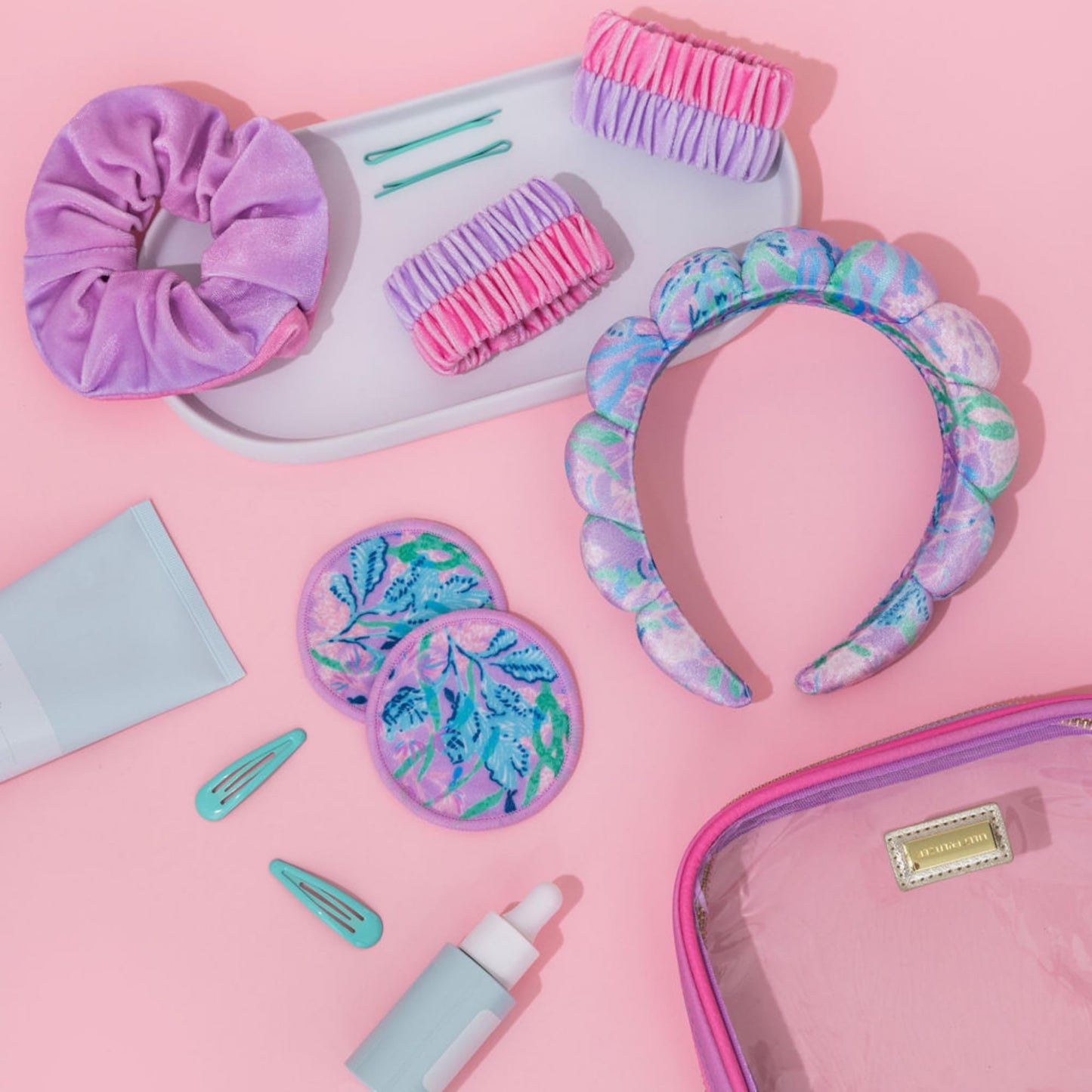 Lilly Pulitzer Self Care Kit, Spa Gift Set for Women with Spa Headband, 2 Face Wash Pads, 2 Wristbands, and Scrunchie, Secret Escape
