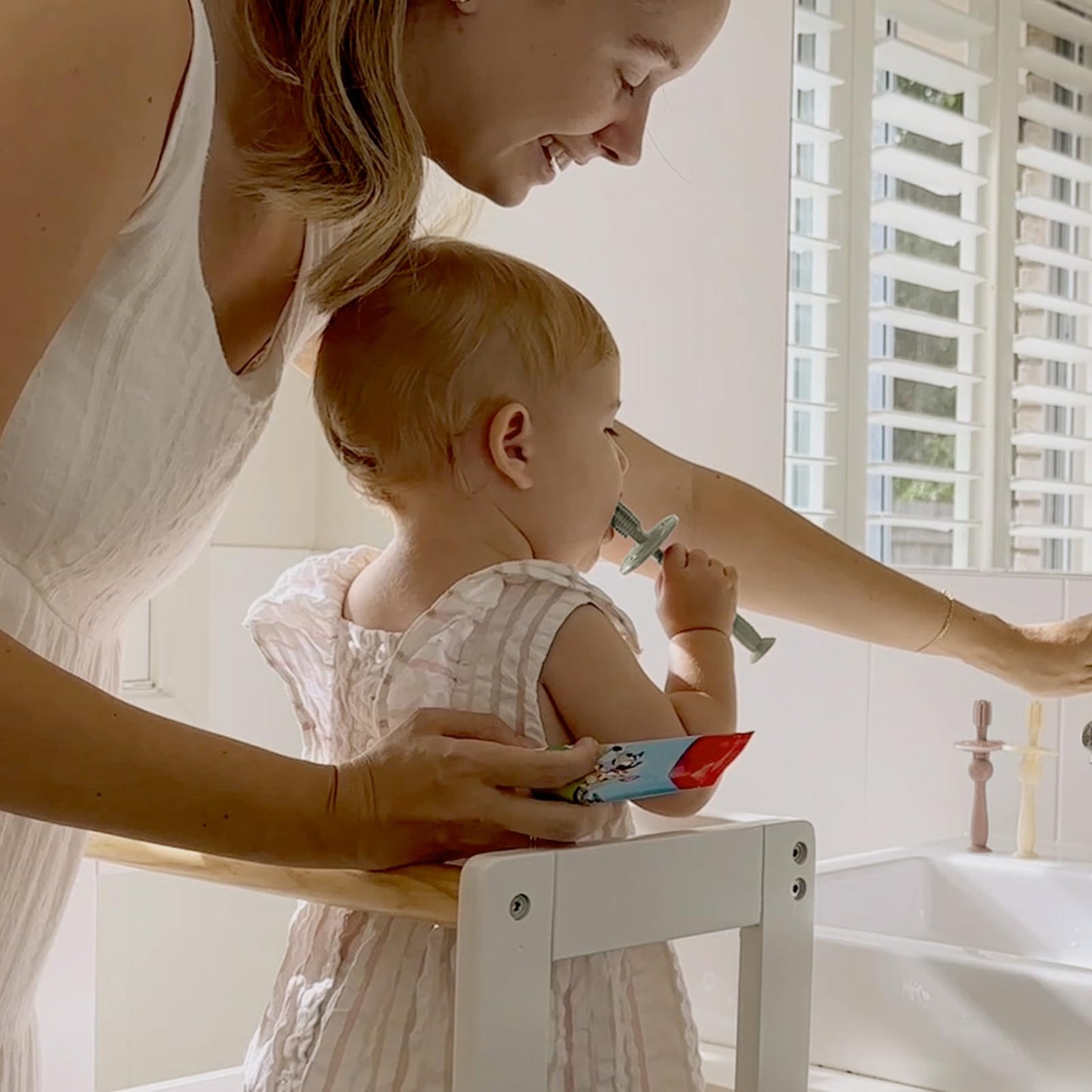 haakaa Infant Toothbrush, Easy to Hold 360° Baby Toothbrush, Train 6month+ Infants Babies and Toddlers for Oral Hygiene, Teether Effect for Sore Gums, 1pc (Pea Green)