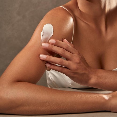 O Boticario Love Lily Body Cream - 24-Hour Hydration & Fragrance for Dry Skin | 8.8 Ounce