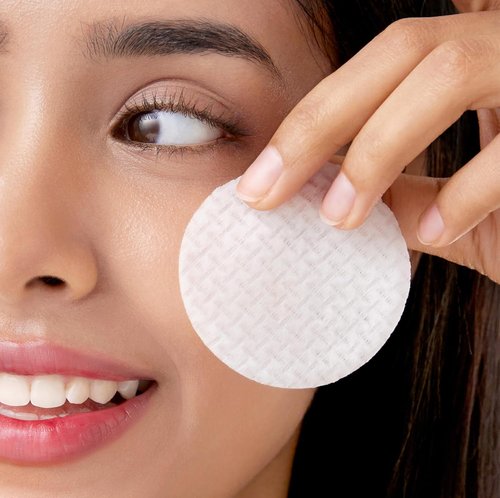 OHUI Miracle Toning Dual Sided Toner Pads - Exfoliating & Soothing | Glowing Skin with Hyaluronic Acid & Vitamin C