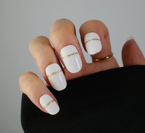 Beaolata Nail Polish Strips, 32PCS Salon Quality Wraps, Long Lasting Gel Nail Stickers for Women Easy Apply& Remove (White Frost on Cake)